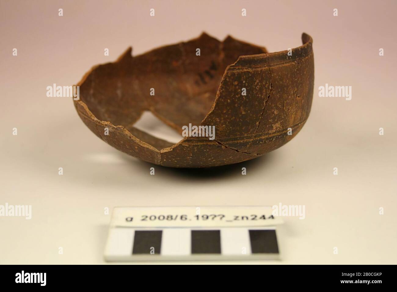 Netherlands Roman period, bowl, fragment, earthenware, ø: 11.4 cm h: 5.8 cm, roman 15-30 AD, Netherlands, Noord-Holland, Velsen, Velsen, Velsen I Stock Photo
