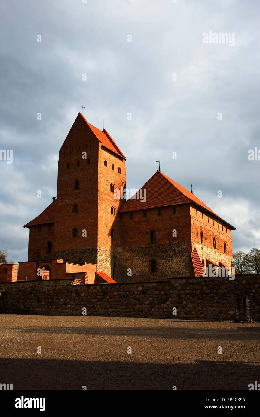 LITHUANIA, TRAKAI, 14TH CENTURY TRAKAI ISLAND CASTLE Stock Photo - Alamy