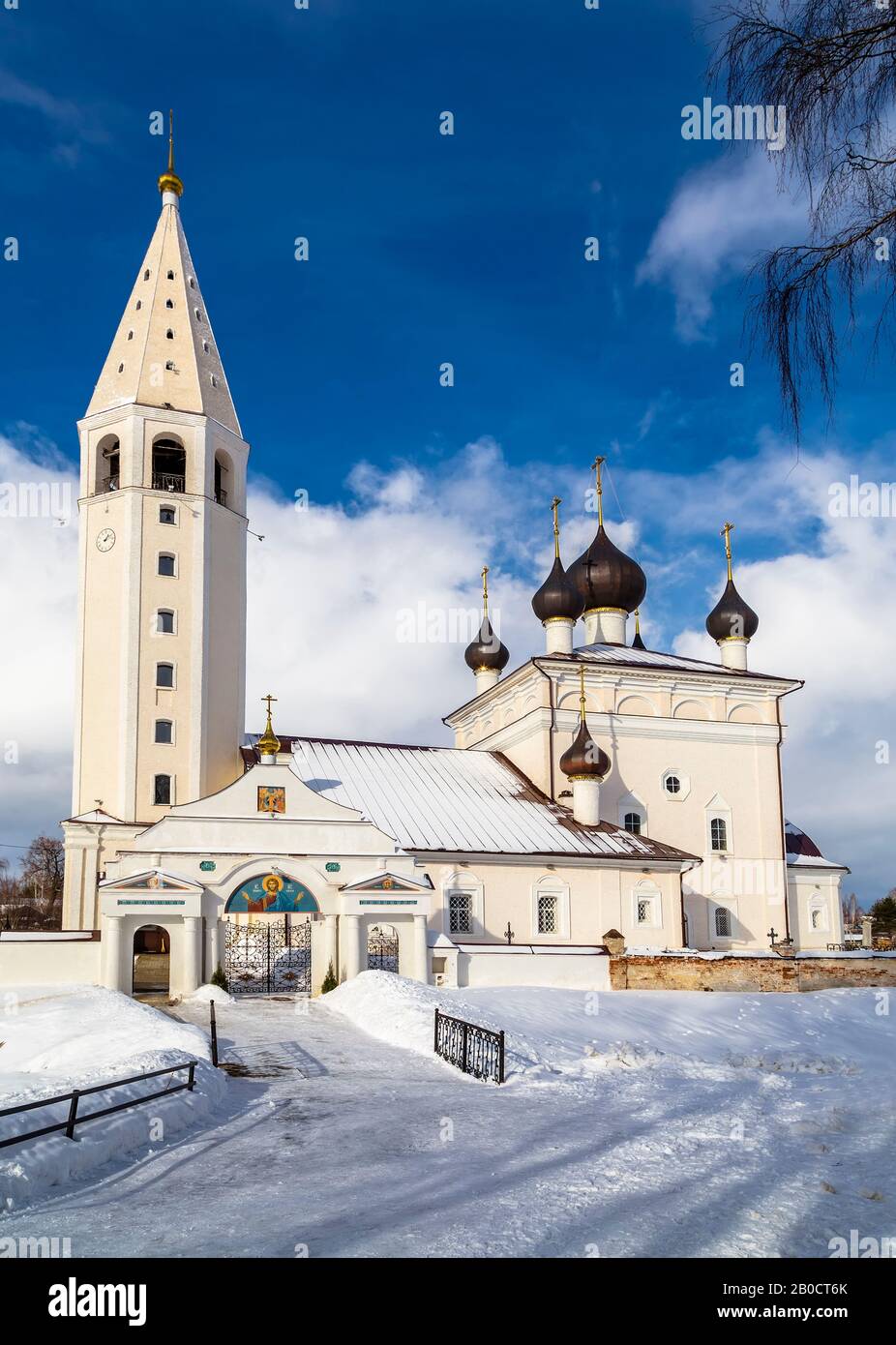 Church of the Resurrection of Christ in the village of Vyatskoe - Brick church, built in 1750 in the spirit of traditional architecture Stock Photo