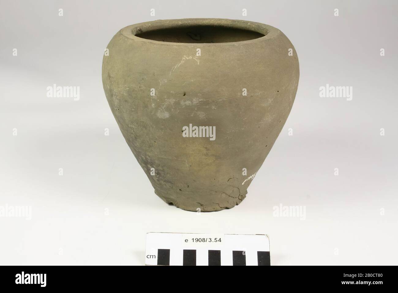 Urn of earthenware. Contains cremated residues, urn, pottery, h: 16 cm, diam: 18.2 cm, roman, Netherlands, Gelderland, Nijmegen, Nijmegen, Hees Stock Photo