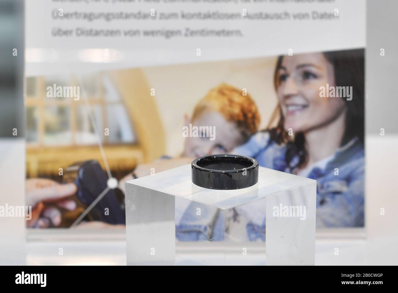INFINEON payment ring. Product photography. Annual General Meeting INFINEON Technologies AG on February 20, 2020 at the ICM in Munich. | usage worldwide Stock Photo