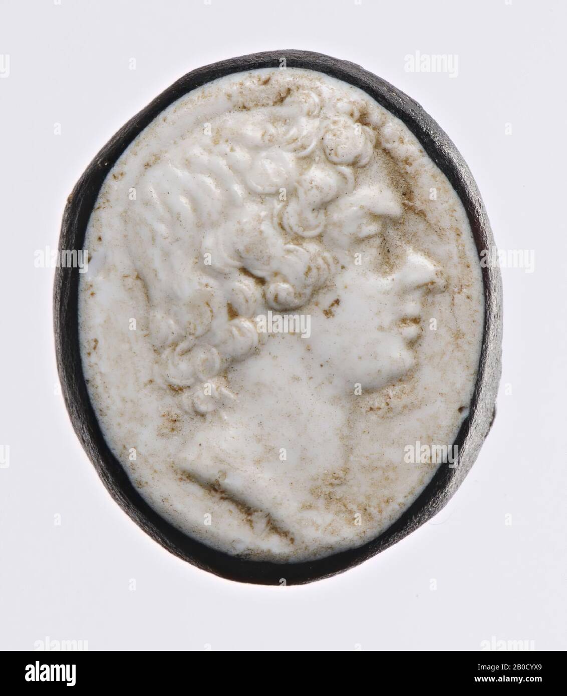 Vz head of man and profile to the right, halflength hair, ending in