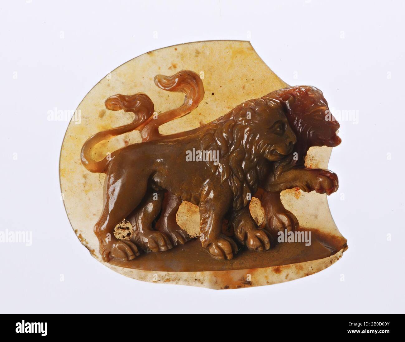Vz: two lions walking to the right, ground line, cameo, agate, 3 layers (?), Color: brown Stock Photo