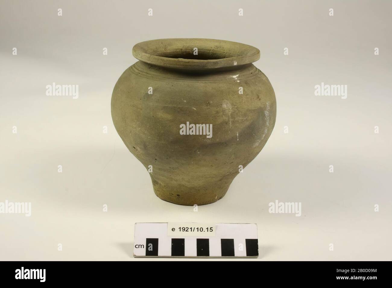 Pot of earthenware, pot, earthenware, h: 14.7 cm, diam: 15.5 cm, roman, Netherlands, Gelderland, Neder-Betuwe, Ochten Stock Photo