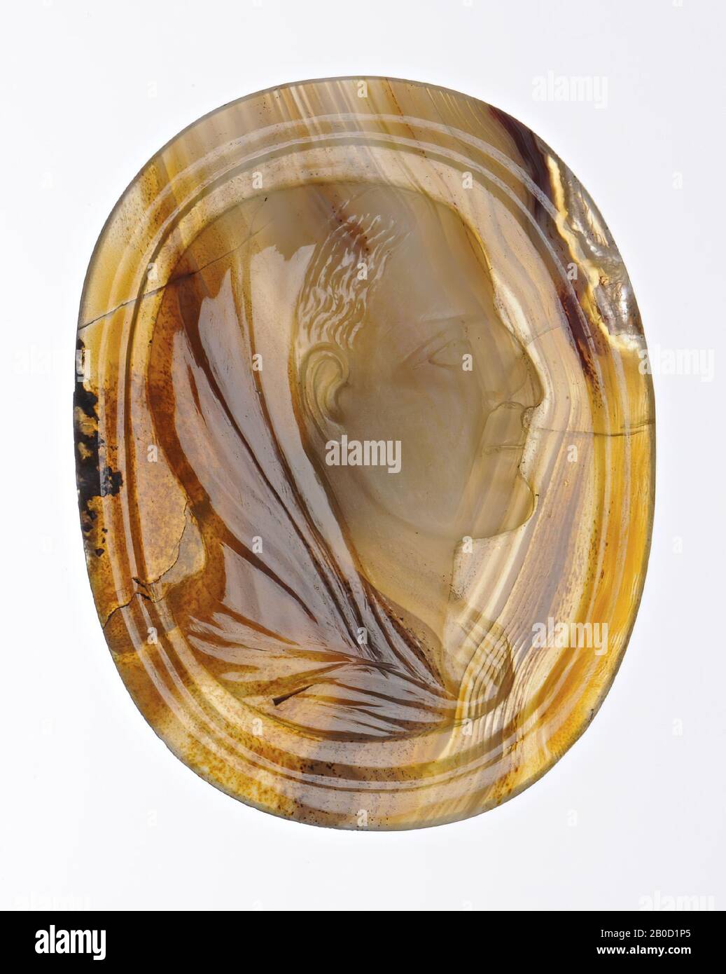 Vz: bust of veiled woman and profile to the right, wavy hair and ear visible drapery, relief edge, cameo, agate, Color: brown white light brown mottled, Shape: oval, standing, wide, Processing :, Style:, 50 x 37 mm, D. 3.5 mm, wt. 9.1 gr., 17th century 1600-1700 Stock Photo