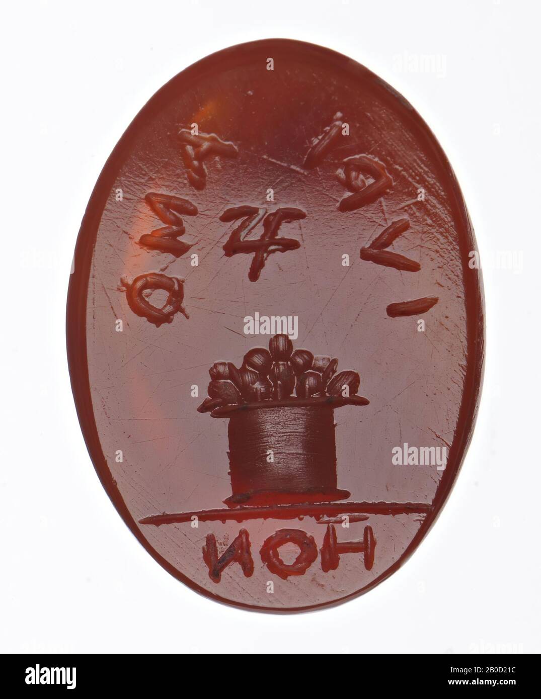 Vz: altar? lightning bolt at the top of the field, gem, intaglio, carnelian, Color: orange-red, Shape: oval, standing, Processing:, Method: 13.5 x 9.5 mm, D. 3 mm, wt. 0.69 gr., 17th century 1600-1700 Stock Photo