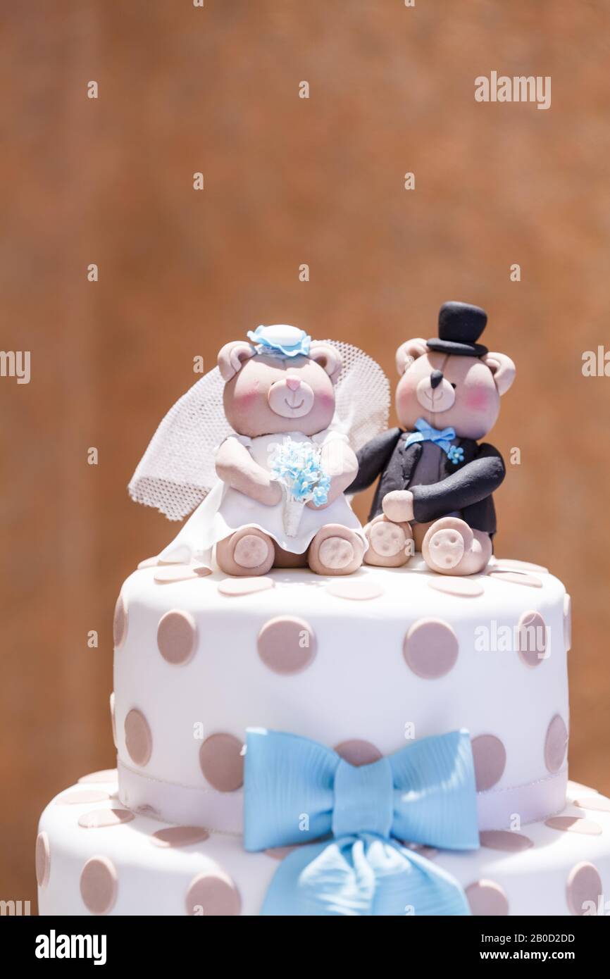 Naked Wedding Cake With Bear Cake Topper