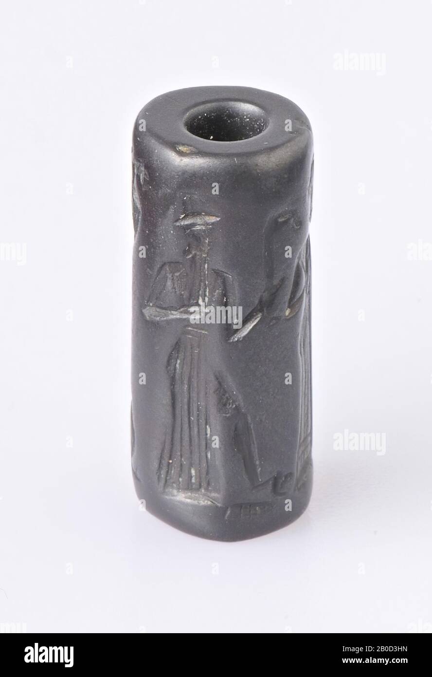 Vz: god with club, follower and standing god, club and moon, roll seal, hematite, Color: black, Form: cylinder, Processing:, Method: L. 19.5 mm, Diam. 8.5 mm, 1st Dynasty Babylon Stock Photo