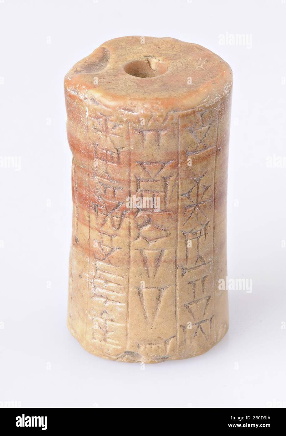 Vz: god with club and goddess, inscription, roll seal, serpentine, Color: yellow and red, Form: cylinder, Processing:, Method: L. 29 mm, Diam. 16 mm, 1st dynasty Babylon Stock Photo