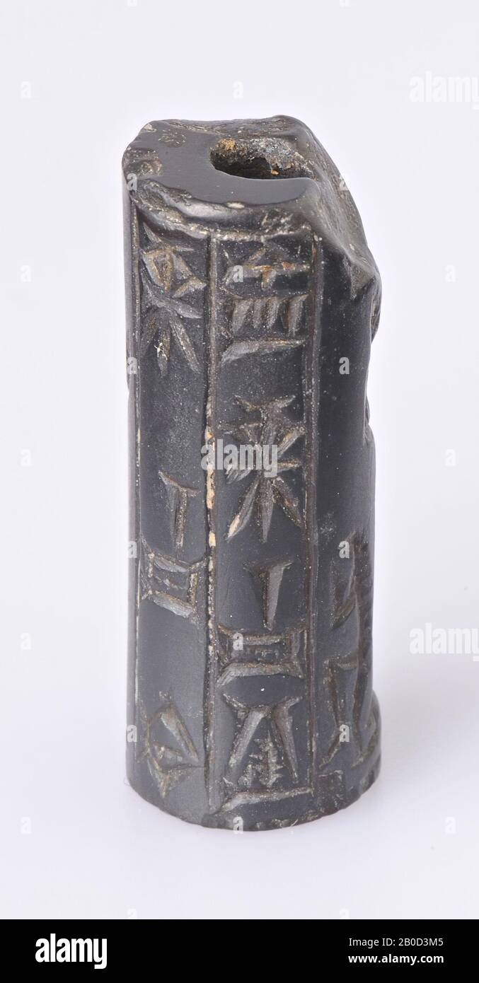 Vz: 2 deities in addition to an inscription, curved sword with hilt in the form of a feline, erected jackal, coil seal, hematite, Color: black, Form: cylinder, Machining:, Method of manufacture:, L. 26 mm, Diam. 9.5 mm, 1st dynasty Babylon Stock Photo