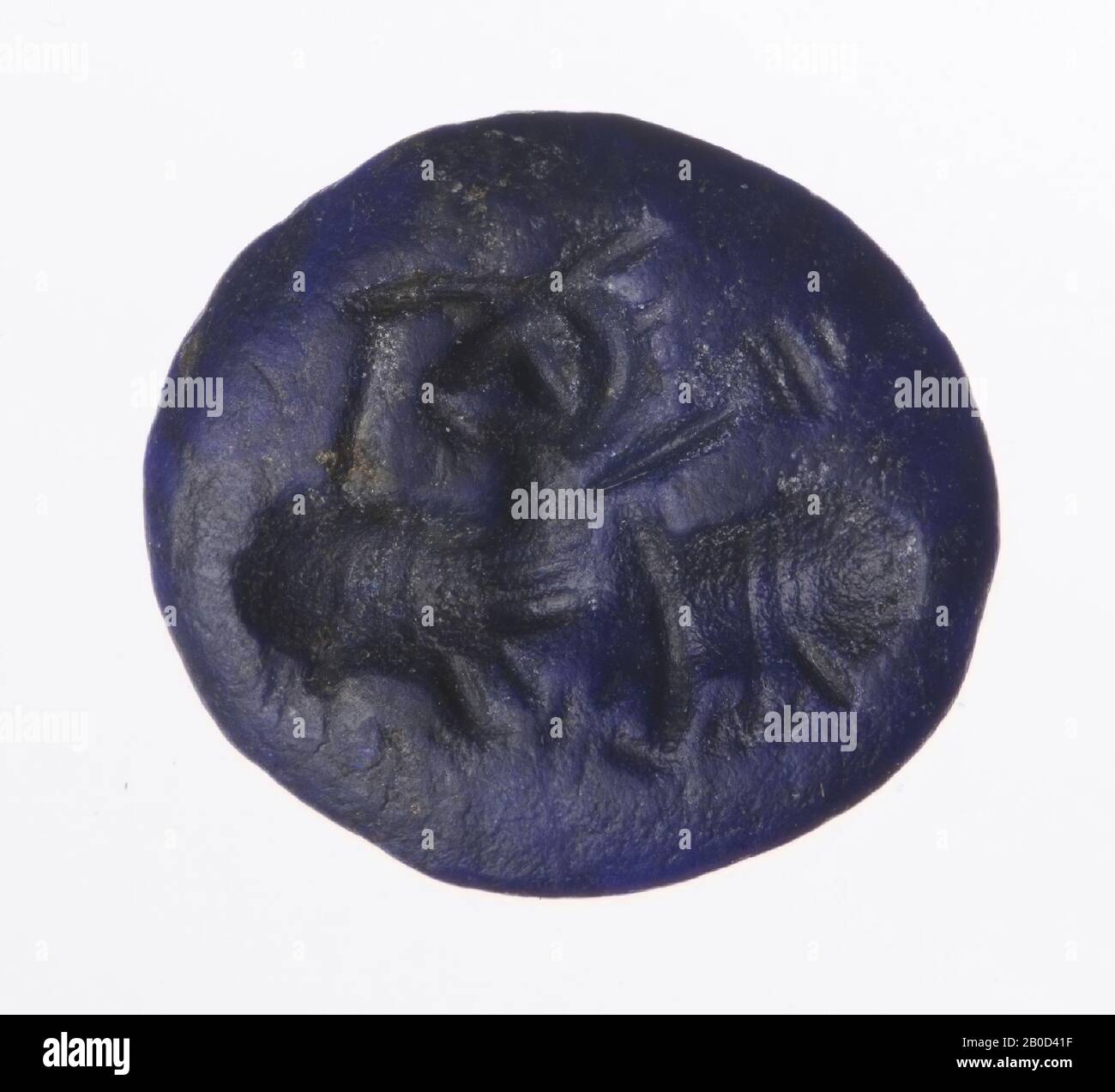 2 ram bodies with 1 head opposite each other with dashes on the edge, stamp  seal, lapis lazuli, Color :, Shape: chaton, Machining :, Style: 2.6 x 13.2  x 12.1 mm Stock Photo - Alamy