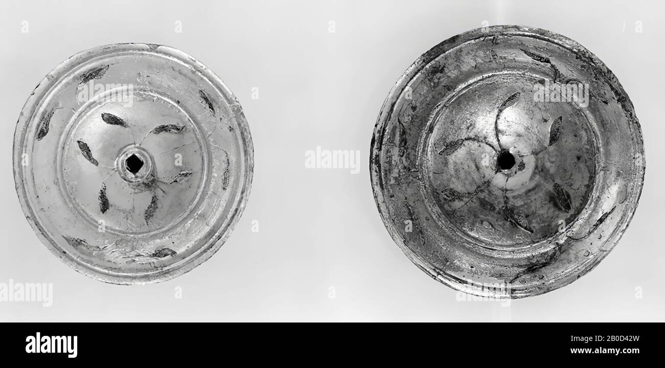 Small Disc Of Silver Plated Bronze Cast In One Piece Front In The Middle A Concave Field Around It An Engraved Groove Then A Border First Convex Than Concave Enclosed By A Quarry Small Disc Of Silver Plated Bronze Cast In One Piece Front In The Middle A Concave Field Around It An Engraved Groove Then A Border First Convex Than Concave Enclosed By A Quarry