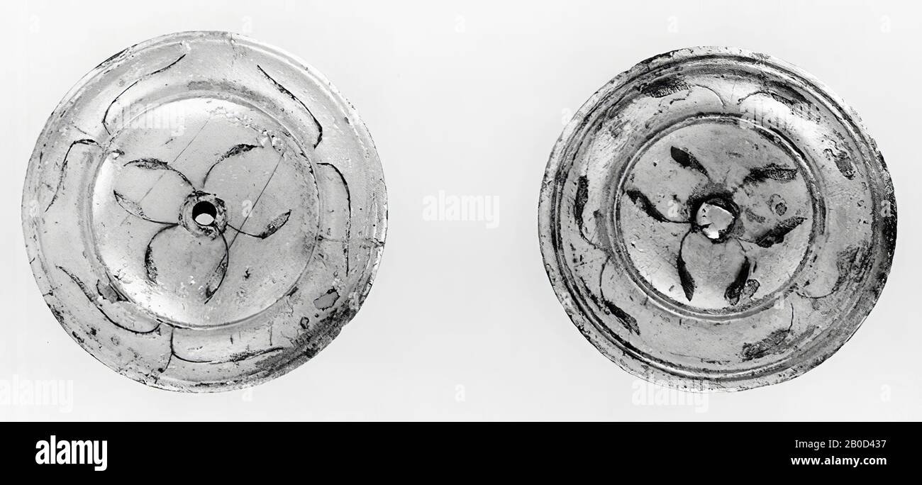 Small Disc Of Silver Plated Bronze Cast In One Piece Front In The Middle A Concave Field Around It An Engraved Groove Then A Border First Convex Than Concave Enclosed By A Quarry Small Disc Of Silver Plated Bronze Cast In One Piece Front In The Middle A Concave Field Around It An Engraved Groove Then A Border First Convex Than Concave Enclosed By A Quarry