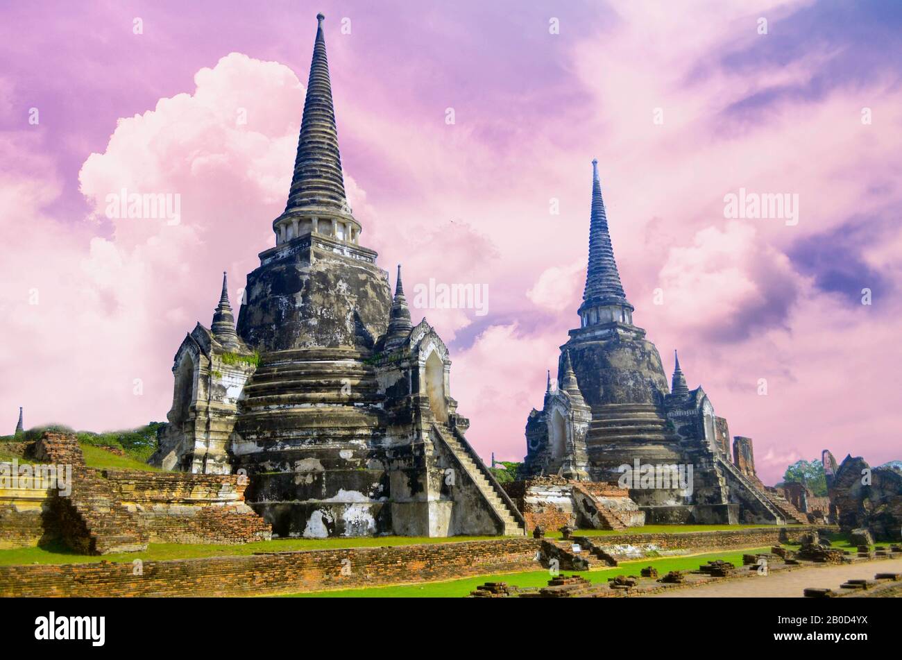 Sunset at Wat Chaiwatthanaram temple in Ayuthaya Historical Park, a UNESCO world heritage site in Thailand Stock Photo