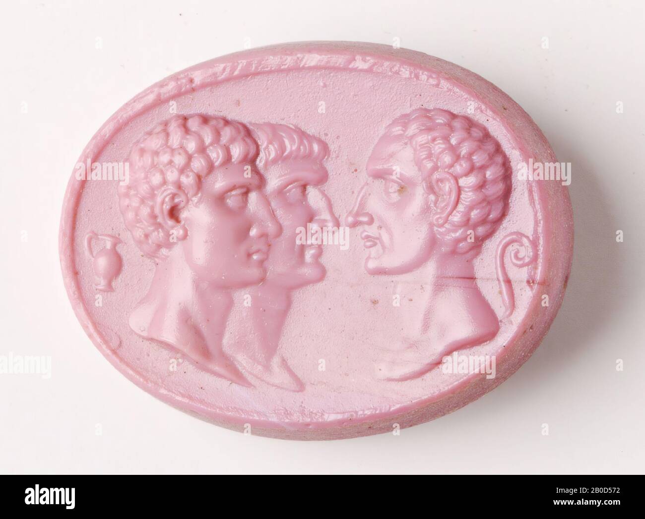 Vz: the person in the foreground link has curly hair, the person left in the background has straight hair, behind both heads there is a jug, the person on the right has a receding hairline and a powerful nose, behind the right person stands a lagobolon., cameo, glass paste with some impurities, Color: pink, Shape: oval, Processing: edge is straight cut, 25 x 20 x 7 mm Stock Photo