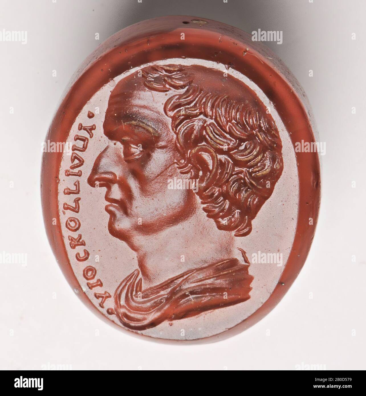 Vz: the man has a bald head, wrinkled forehead and a robe around his shoulders, gem, intaglio, unknown, Color: red-orange, Shape: oval, Processing: edge at the front slightly receding with respect to the middle from the edge, 12 x 15 x 4 mm Stock Photo