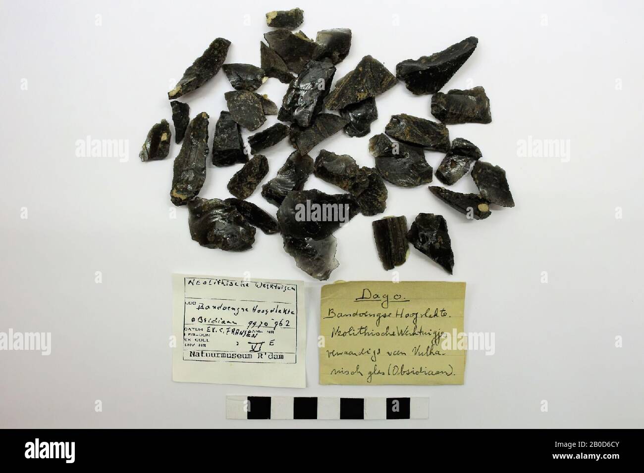 36 fragments of obsidian (volcanic glass), including exits. Ticket: Day 0. Bandoengse Plateau. Neolithic tools made of volcanic glass (Obsidian). Also map of Natural History Museum Rotterdam present, fragments, stone, obsidian, diverse, Indonesia, Sulawesi Stock Photo