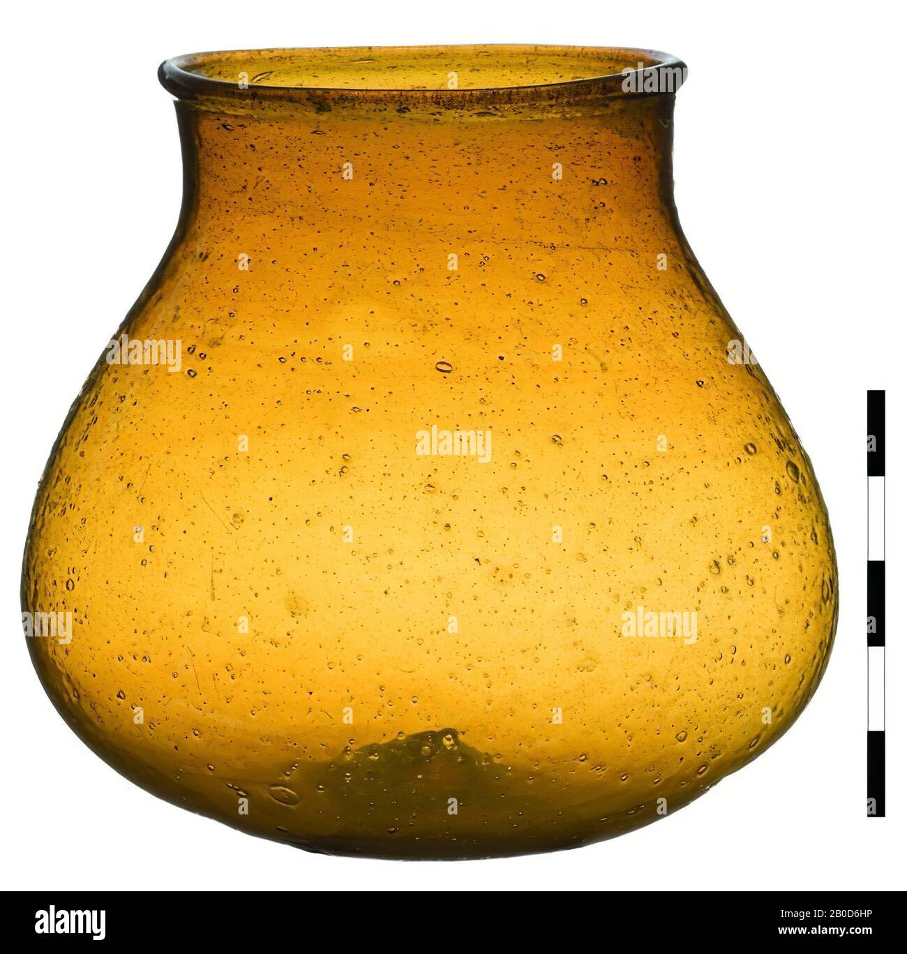 Globular beaker, yellowish-brown (amber colored). Slighty thickened outsplayed rim, incurved neck and low maximum girth. At the base pushed in with a pointed tool. Punty ring on the base (?), 00-00 mm. Complete. Many small and larger bubbles., Cup, glass, max. H: 98 mm, vmeb 585-610, Netherlands, North Brabant, Bergeijk, Bergeijk, Fazantlaan Stock Photo
