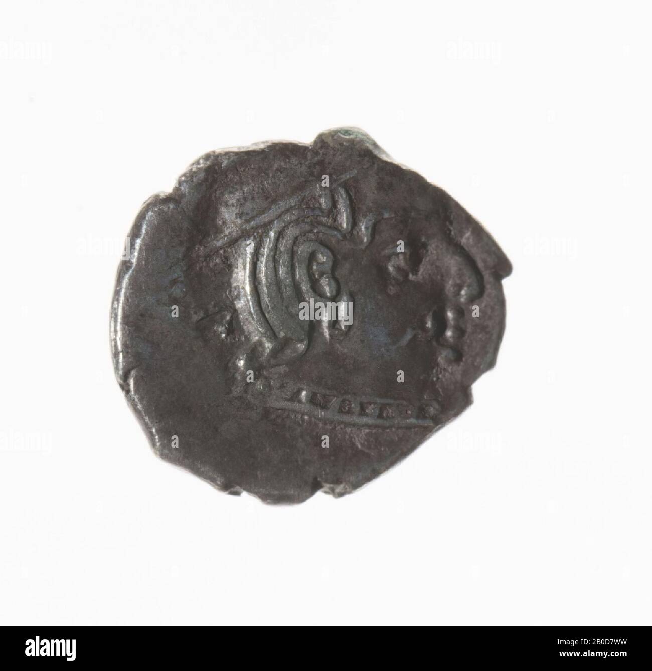 Obverse: Rudrasena, right, behind the head remains of inscription. Reverse: Chaitya (hill with three arches) with a river, crescent moon and sun above, brahmi legend around it., Mint, dirham of Rudrasena III, metal, silver, diam: 1,5 cm, wt. 2.55 grams, about 350 AD (between 348-378), unknown Stock Photo