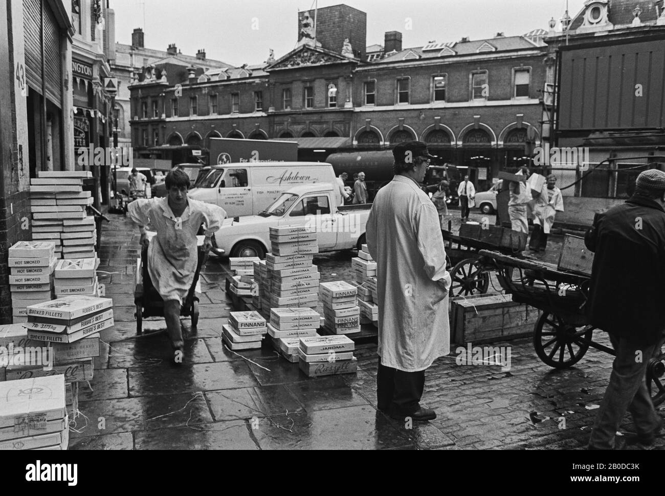 Billingsgate Fish Market 1981 Lower Thames St  frontage and street loading Stock Photo