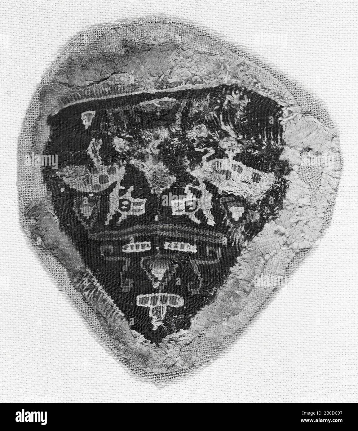 ornament, leaf shape, animal, tree of life, purple, tissue, ornament, linen, wool, 10,5 x 12,5 cm, Coptic Period, 6th-8th century, Egypt Stock Photo