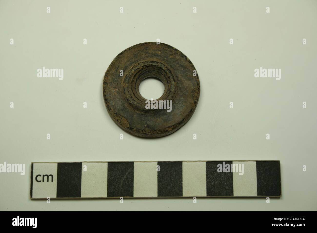disc, pierced, deep black, stone disc with round hole, disc, stone (black), diam. 4 cm, Meroitische Period, 2nd-4th century A.D., Egypt Stock Photo