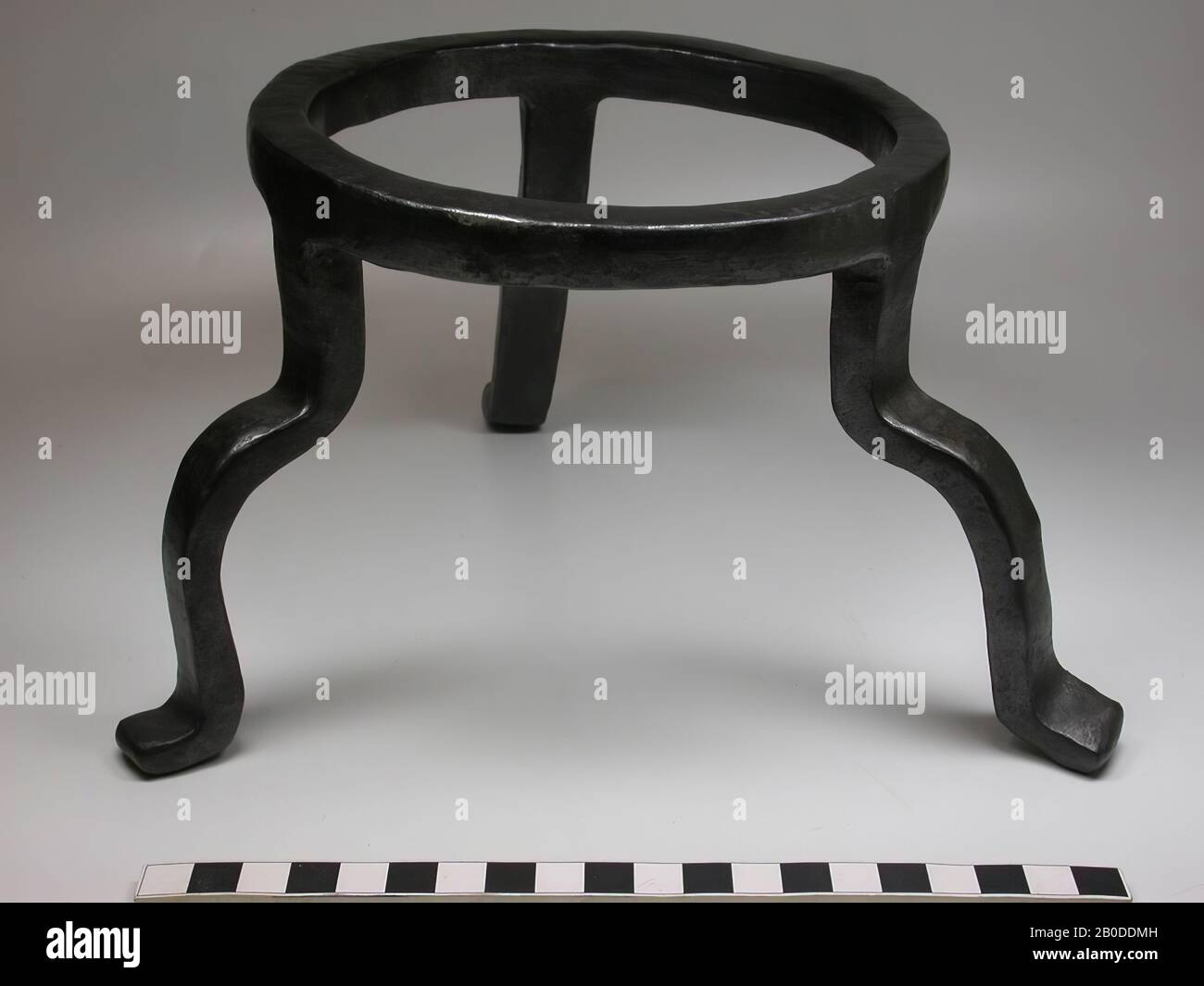 Iron Tripod Tripod Metal Iron H 13 Cm Diam 16 Cm Roman 15 250 The Netherlands Utrecht Bunnik Vechten Houtense Vlakte Stock Photo Alamy