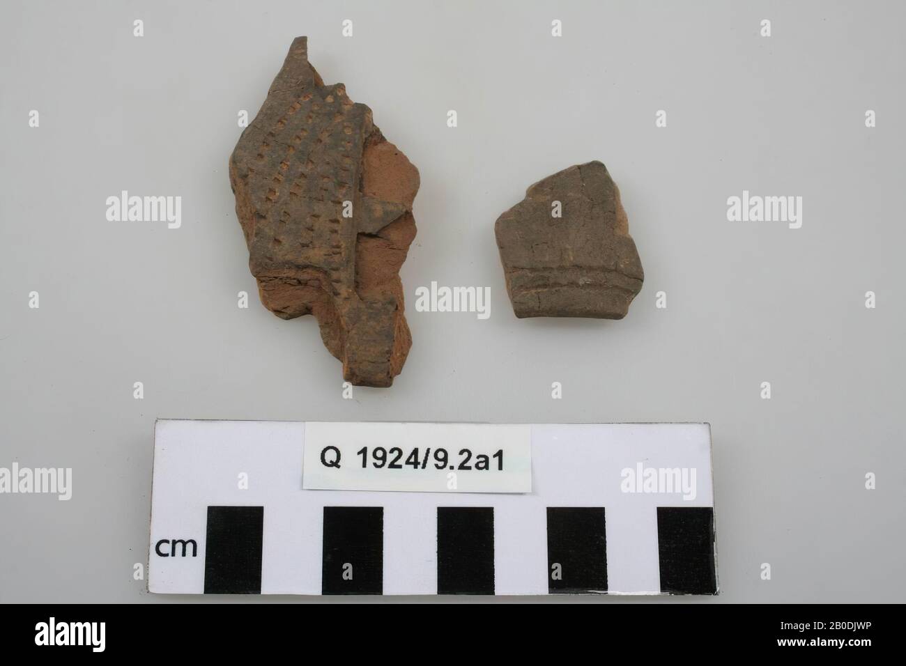 2 shards, of which one part is missing in relation to the inventory card, shards, earthenware, 7 x 4,1 cm (largest shard), prehistory, Belgium, unknown, unknown, Tilice Stock Photo