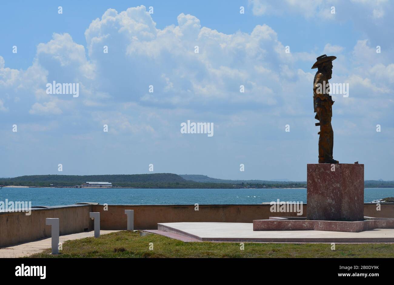 Bronze statue of the venerated Cuban revolutionary Camilo Cienfuegos ...