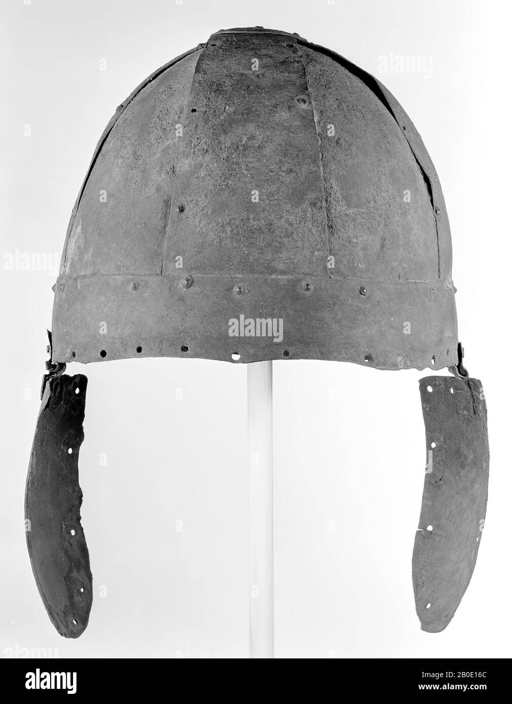 Egypt, helmet, cheek protector, iron, leather, H. 18.8 cm, without