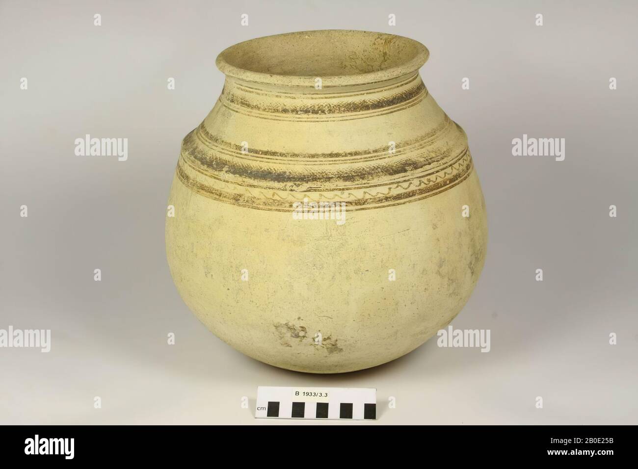 An empty jar with a typical Giyan IV decoration: lines and geometric ...