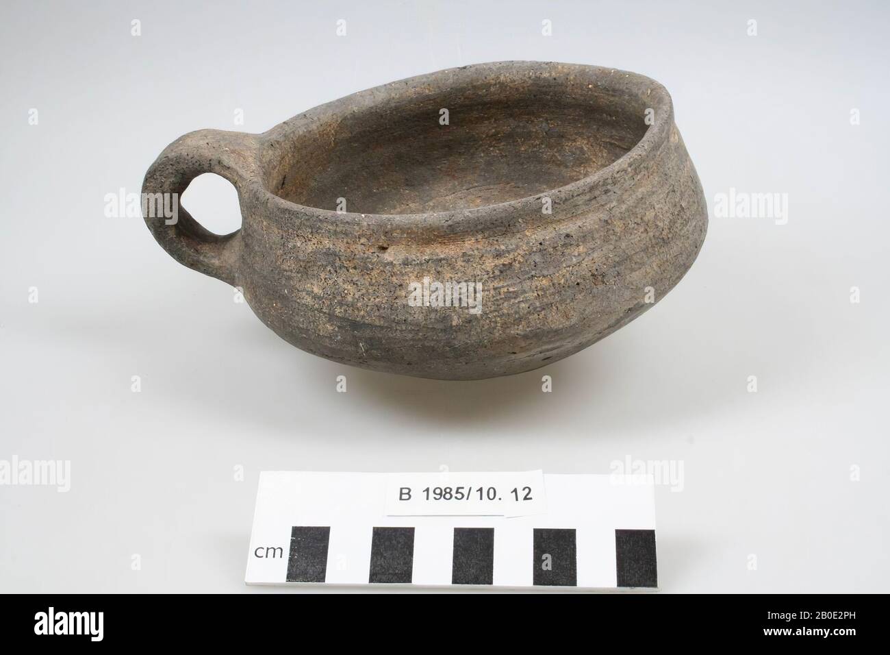 Ancient Near East, crockery, earthenware, H 8.8 cm, D 15.5 cm, W including handle 18.7 cm, D edge 14 cm, Iron Age, Iran Stock Photo