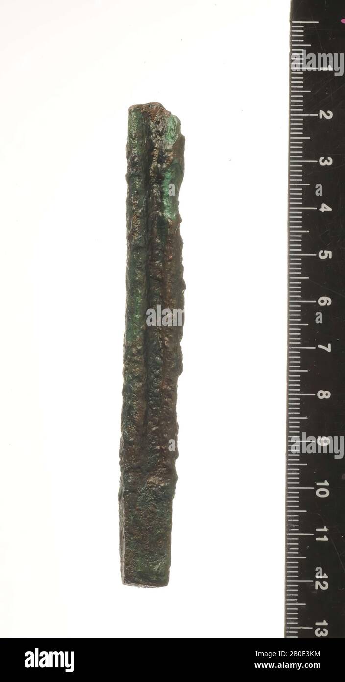 A long bronze gouge with a short handle. On the handle are remains of wood (?), Tools, metal, bronze, L 10.47 cm, W 1.25 cm, Thickness 0.8 cm, Iran Stock Photo