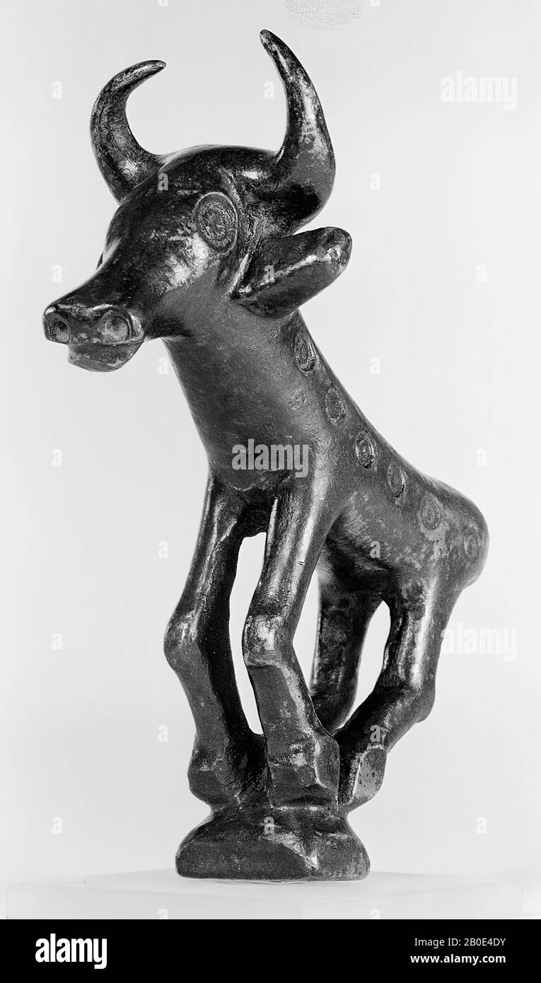 Cool bronze bull standing hires stock photography and images Alamy
