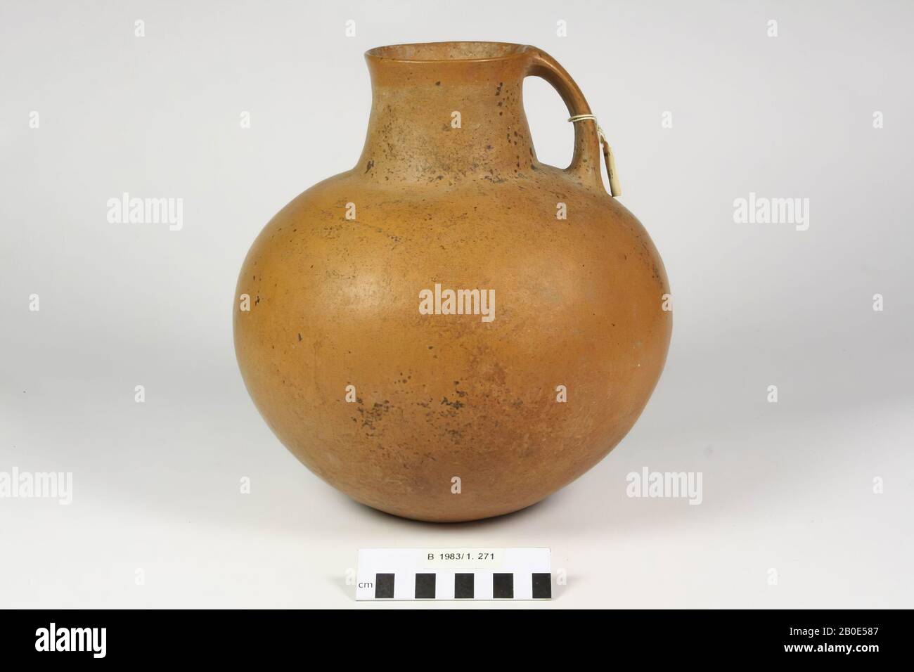An earthenware jug with a rounded body and a vertically long handle. Polished., Crockery, earthenware, H 27.3 cm, D 25.7 cm, D edge 10 cm, Iran Stock Photo