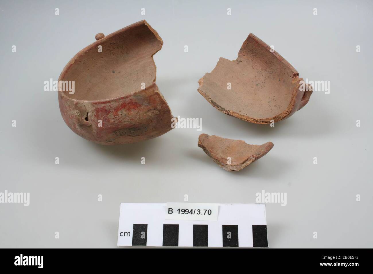 bowl, pottery, h: 7.3 cm, diam: 13.1 cm, Iran Stock Photo