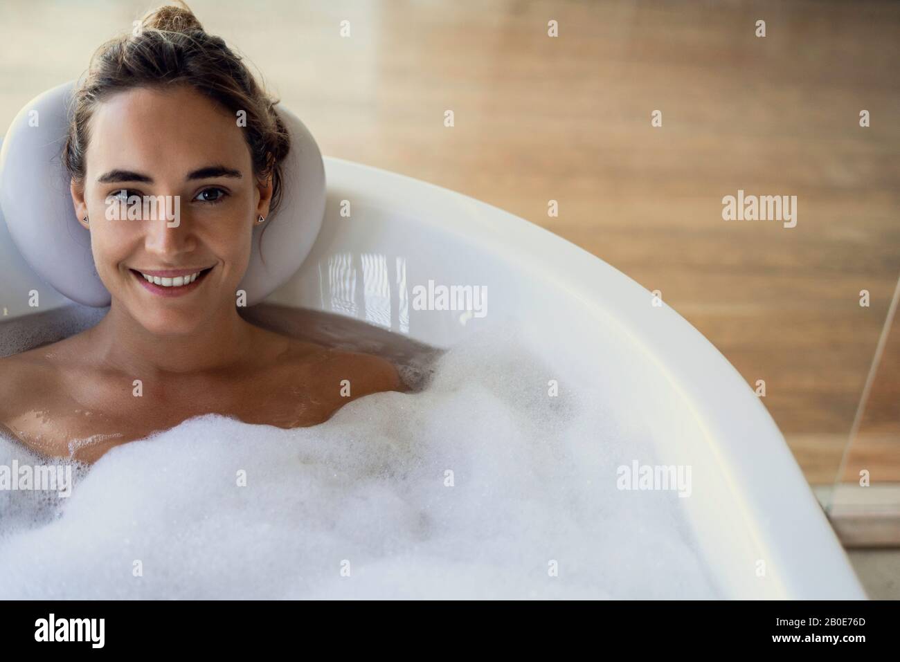 Relaxing woman in bathtub hi-res stock photography and images - Alamy