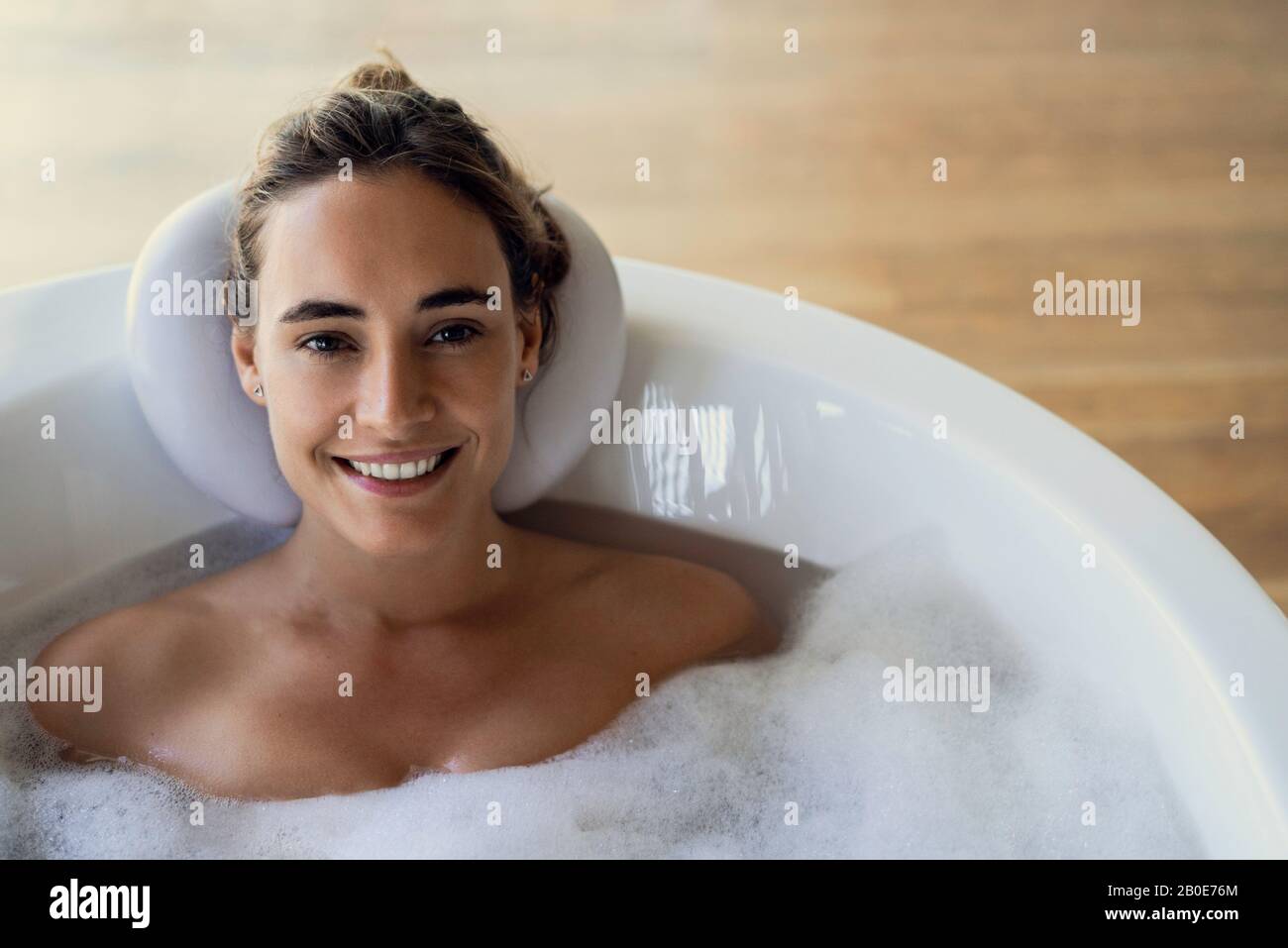 Relaxing woman in bathtub hi-res stock photography and images - Alamy
