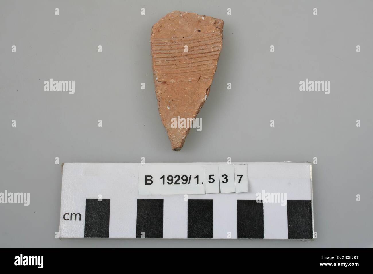 A wall shard with comb decoration, crockery, earthenware, L 6 cm, Palestine Stock Photo