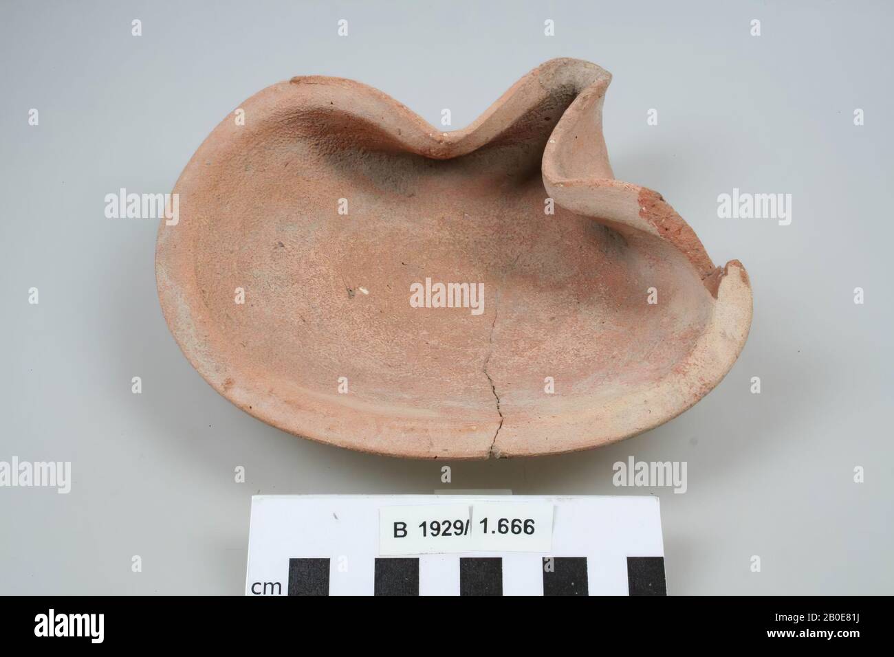 A light with one accented spout and a slightly round bottom., Crockery, earthenware, L 16.9 cm, W 17.5 cm, H 5.5 cm, Palestine Stock Photo