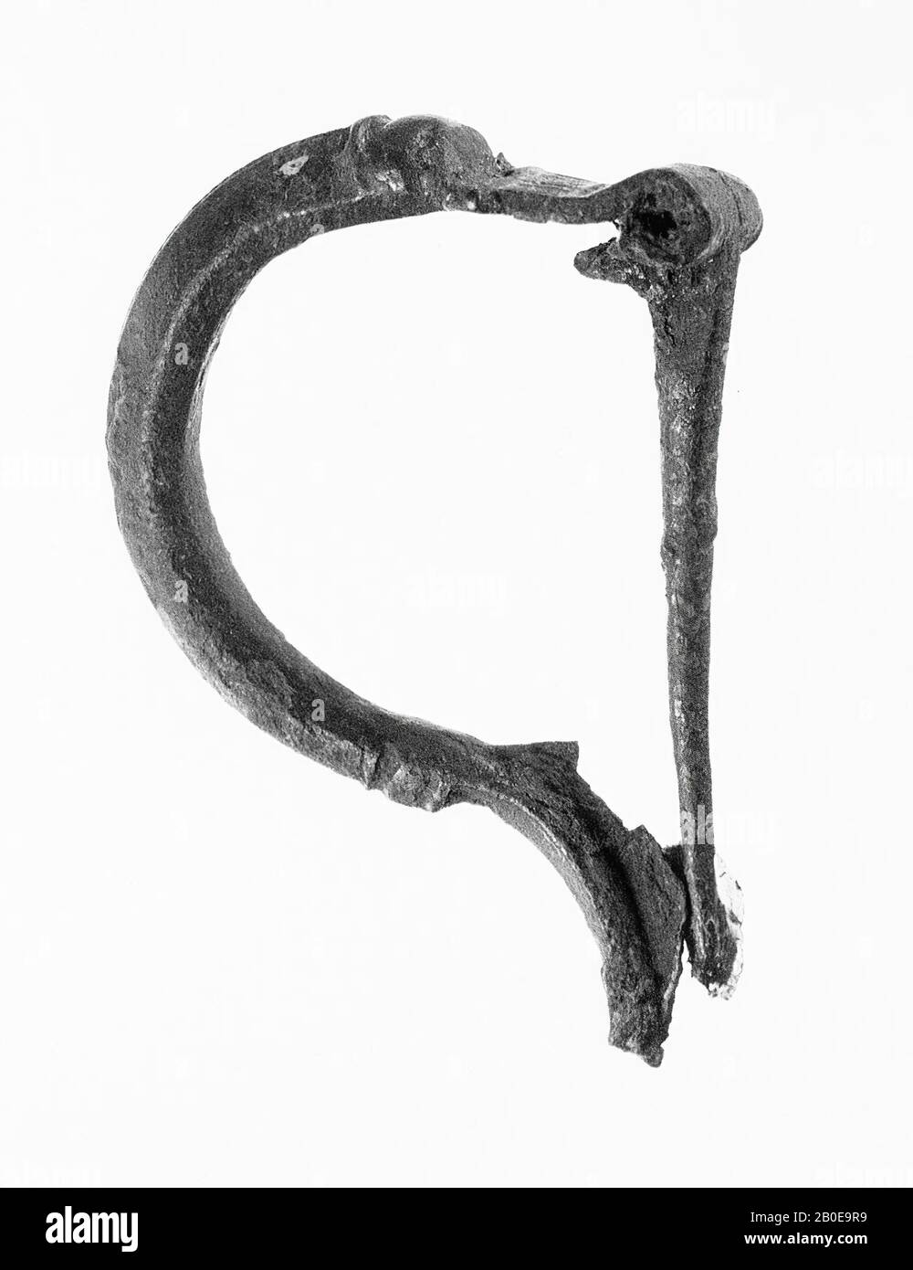 The Netherlands Roman period, fibula, Aucissafibula, metal, bronze, 2.9 x 4.5 cm, roman 1-50, the Netherlands, Utrecht, Bunnik, Vechten Stock Photo
