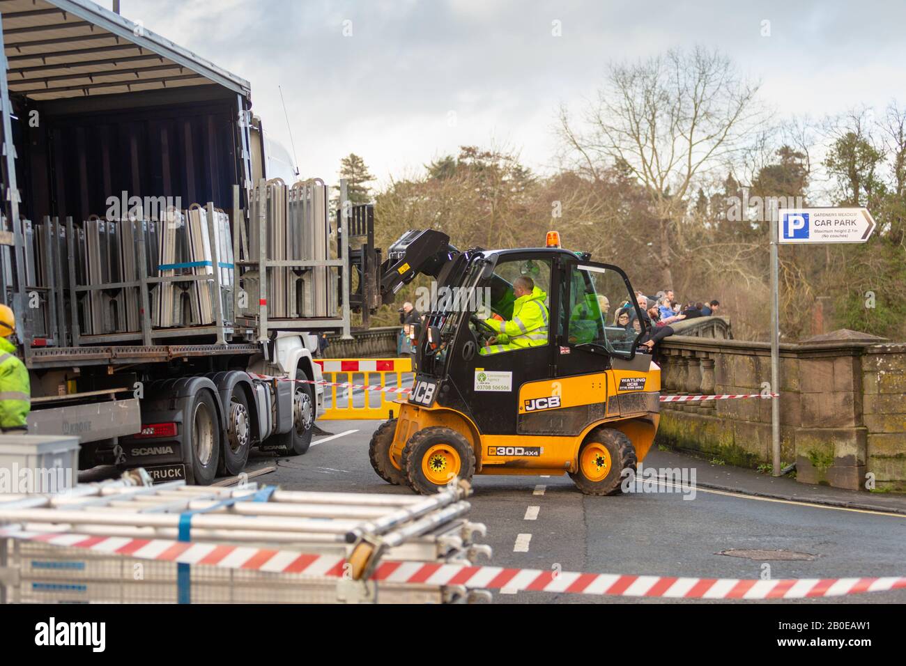 Environment Agency UK setting up or erecting flood barrier defences on the River Severn at Bewdley, UK Stock Photo