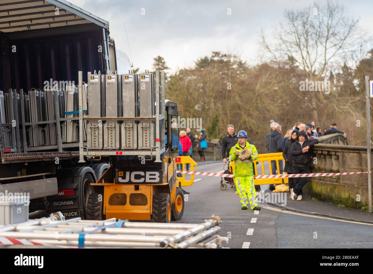 Environment Agency UK setting up or erecting flood barrier defences on the River Severn at Bewdley, UK Stock Photo