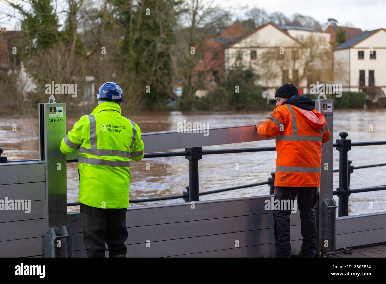 Environment Agency UK setting up or erecting flood barrier defences on the River Severn at Bewdley, UK Stock Photo