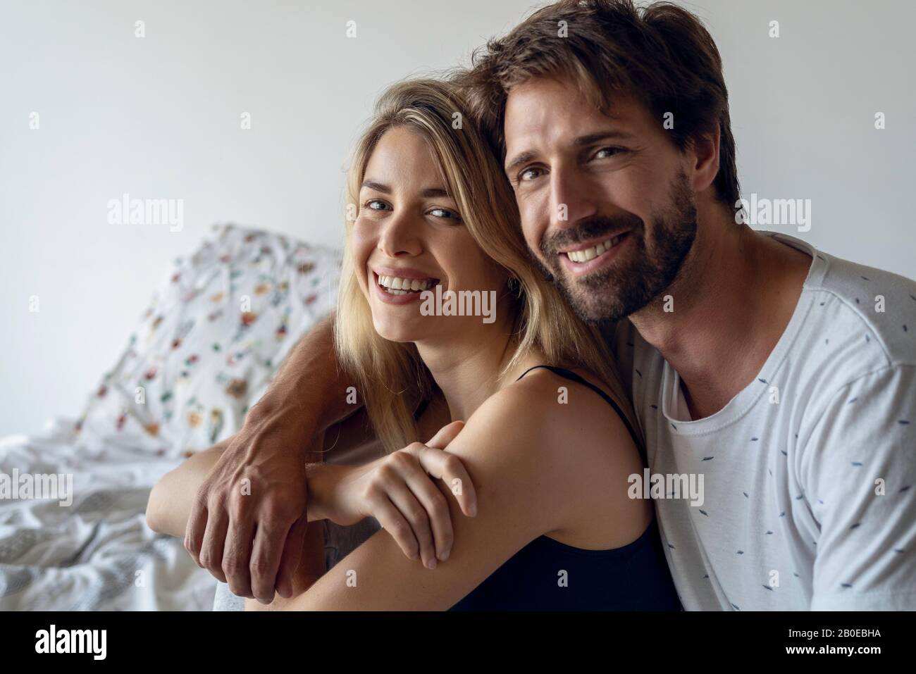 Man and woman sitting portrait hi-res stock photography and images - Alamy
