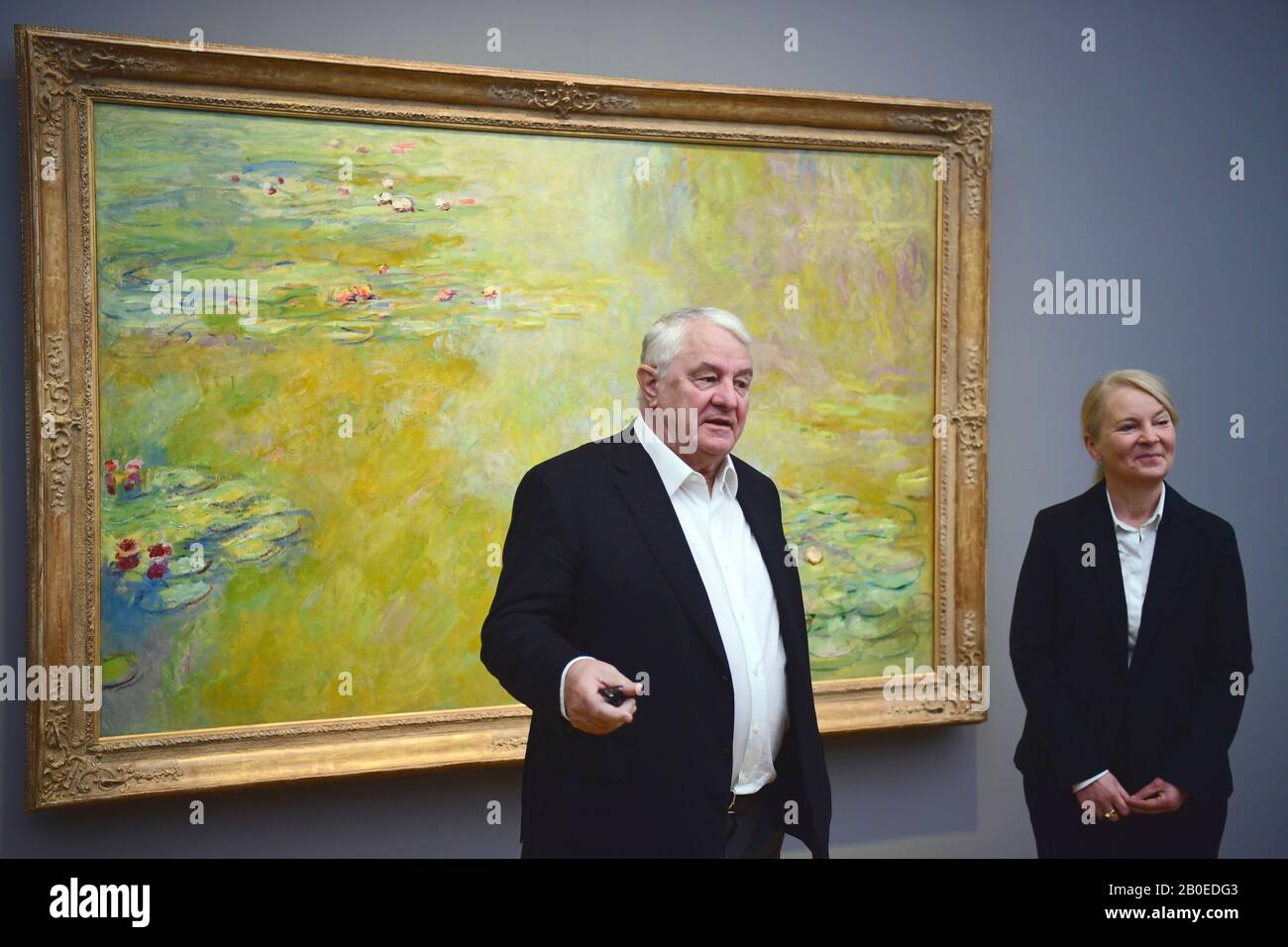 Potsdam, Germany. 20th Feb, 2020. Entrepreneur Hasso Plattner is standing in front of the painting 'The Water Lily Pond' (1918) before the press conference for the exhibition 'Monet.Orte' in the Barberini Museum. Next to him is Ortrud Westheider, art historian and director of the museum. The exhibition will be on display from 22. 02. to 01. 06. 2020. Credit: Soeren Stache/dpa-Zentralbild/dpa/Alamy Live News Stock Photo