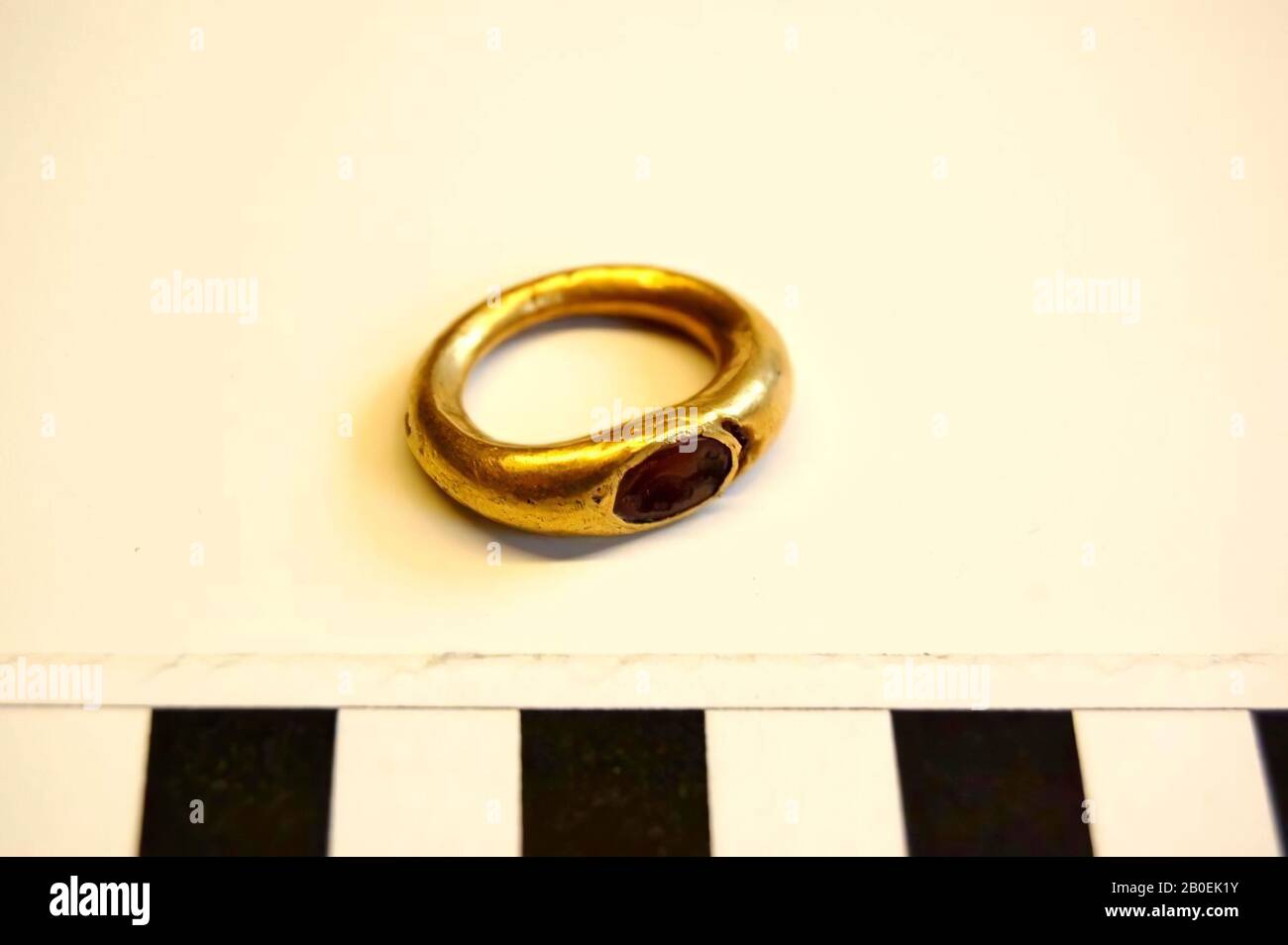 the woman has tied the hair up in a bun on the back of her head, a long neck with an unidentified object behind it. It may be a lock of hair or some of the clothes draped over her shoulders., Gem, intaglio, ring stone with finger ring, (ring and stone), metal, gold and stone, carnelian, Color (stone): orange-red , transparent, Shape (stone): oval, standing, Processing (stone): Maaskant-Kleibrink, M., Catalog of the engraved gems in the Royal Coin Cabinet, 1978, p.60, fig.2, type1A (?), the ring is hollow and oval, stone: 8 x 6 mm. Thickness? mm. ring: 20 x 24 x 7 mm., 1st century after Chr. 0 Stock Photo