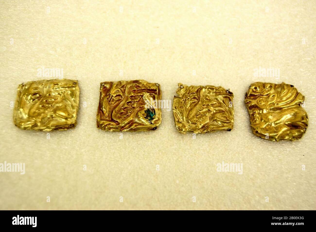 appliques, metal, gold, 1.8 x 2 cm, Skythisch -600 Stock Photo