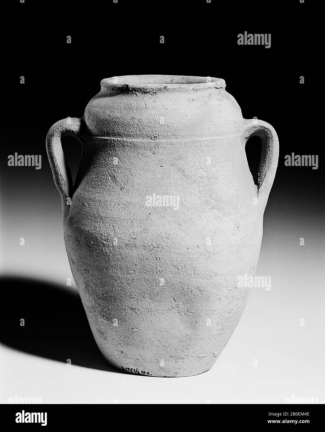 Punic (?) True amphora (urn). Lid is G 1952 Stock Photo