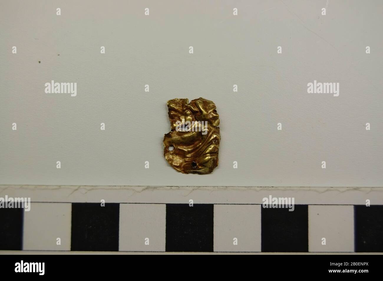 applique, fragment, metal, gold, 1 x 1.5 cm, Skythisch -600 Stock Photo